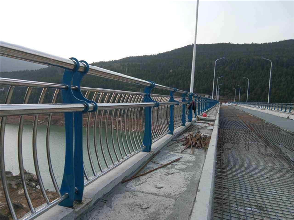 鹤壁不锈钢桥梁护栏防腐措施的重要性及实施策略