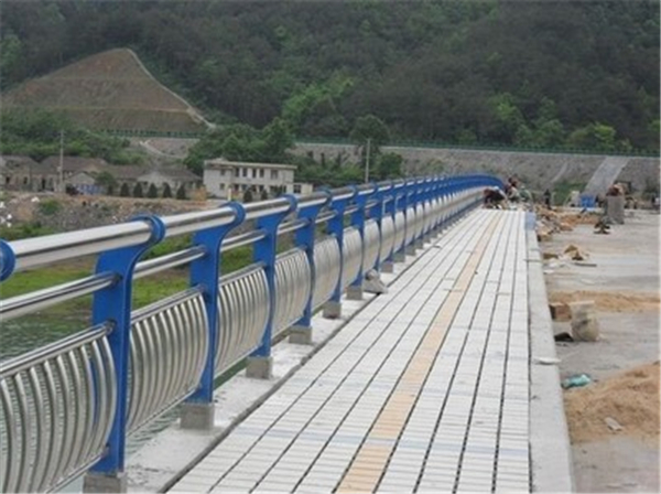 鹤壁不锈钢桥梁护栏是一种什么材质的护栏