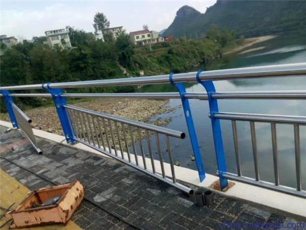 鹤壁不锈钢复合管护栏是一种卓越的防护材料